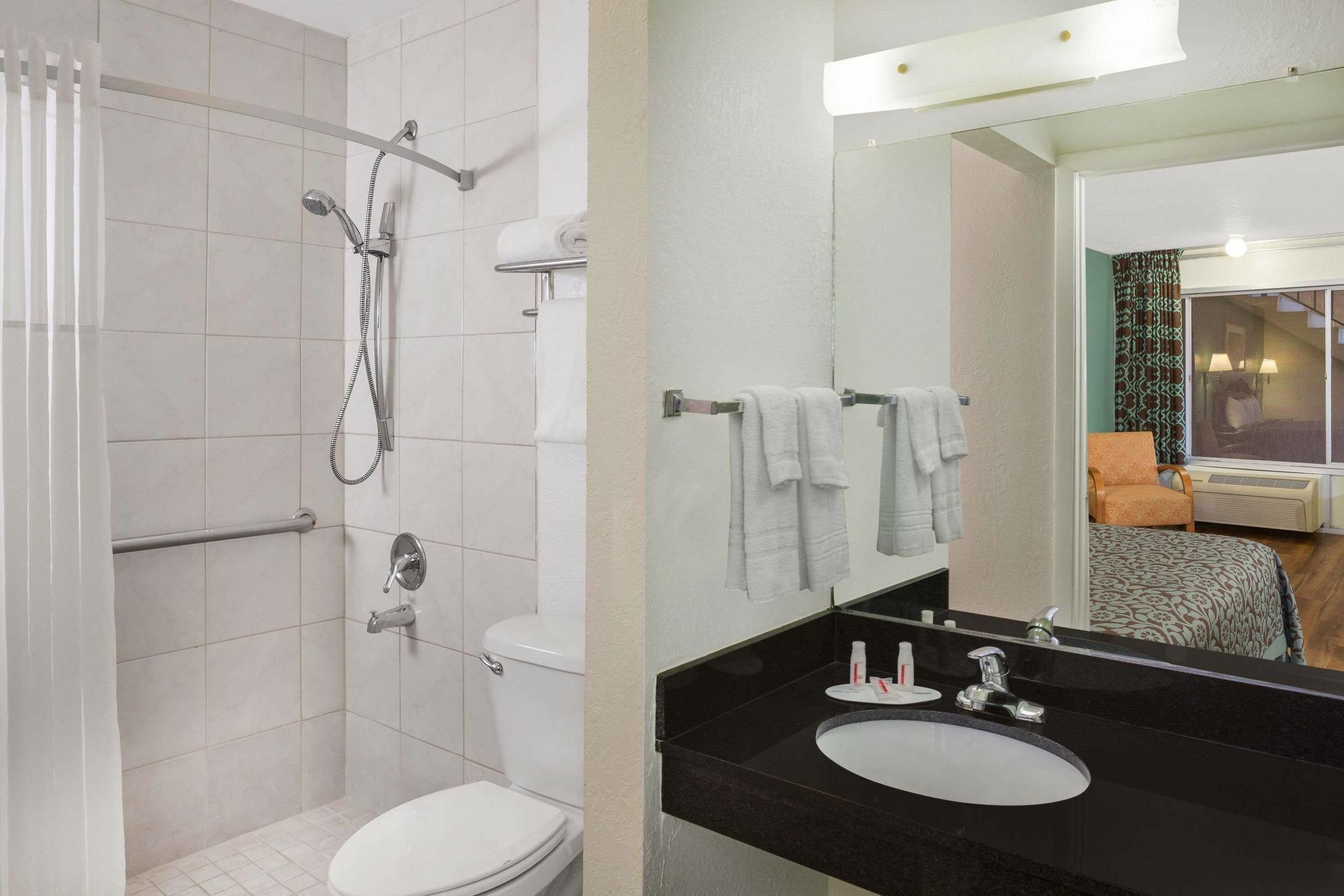 Travelodge By Wyndham Fort Myers North Норт Форт Майерс Екстериор снимка